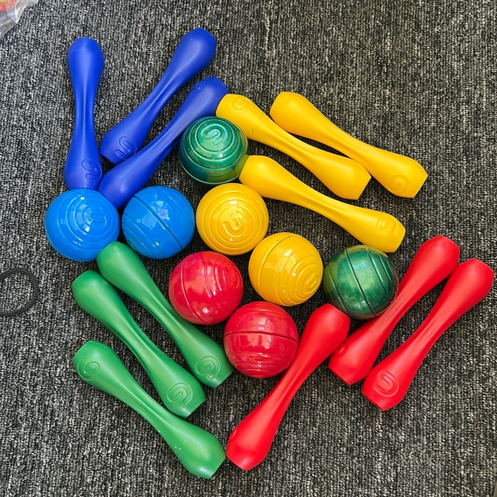 Jumbo G magnet toy